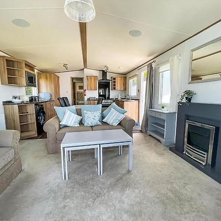 Beautiful Caravan With Decking At Carlton Meres Holiday Park, Suffolk Ref 60022M Saxmundham Exterior foto