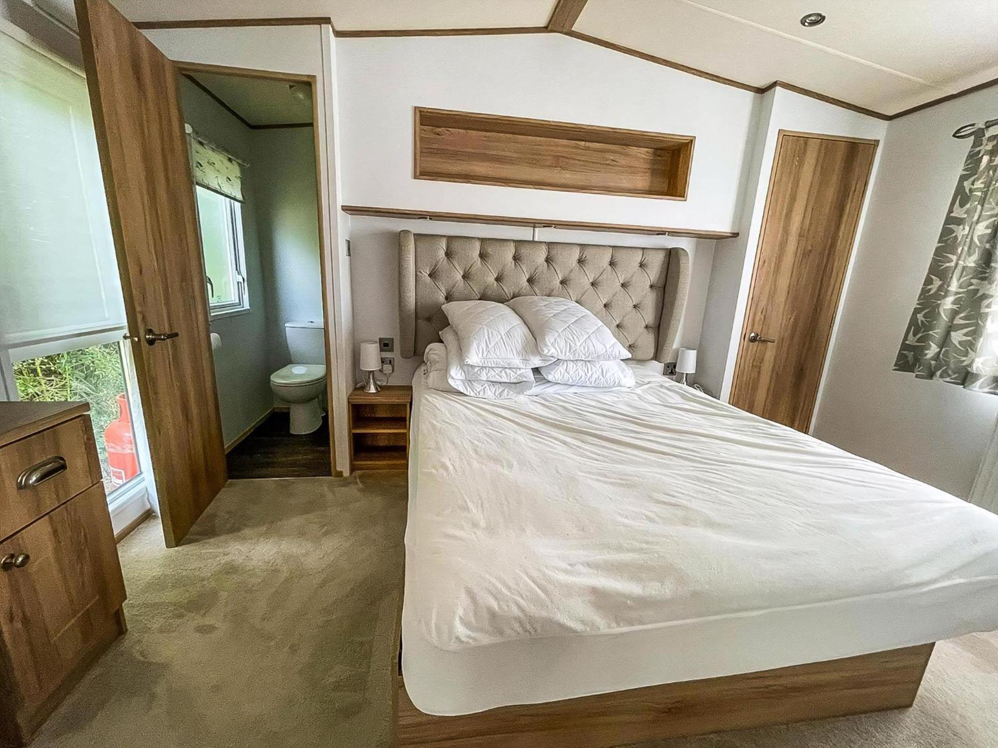 Beautiful Caravan With Decking At Carlton Meres Holiday Park, Suffolk Ref 60022M Saxmundham Exterior foto