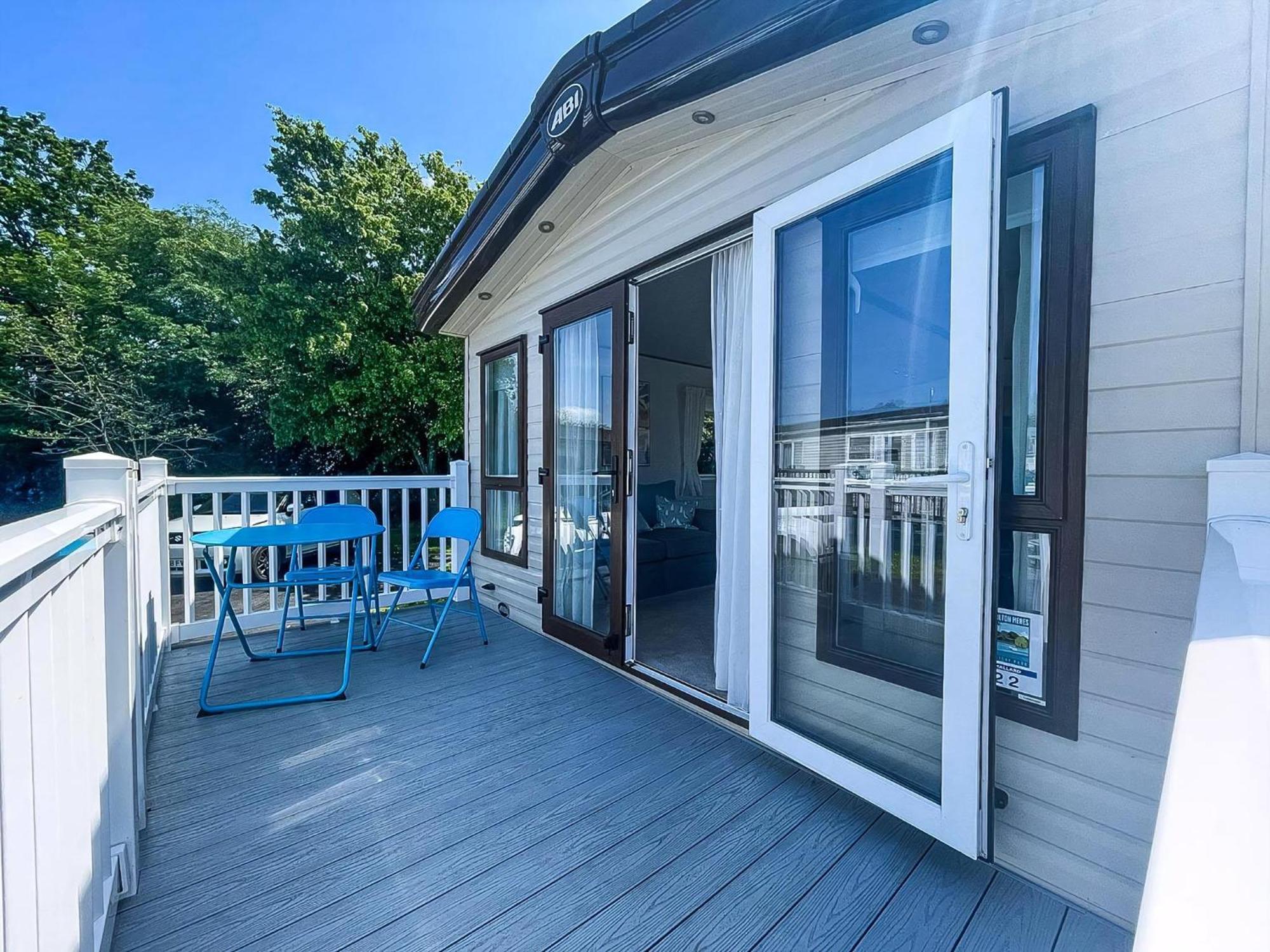 Beautiful Caravan With Decking At Carlton Meres Holiday Park, Suffolk Ref 60022M Saxmundham Exterior foto