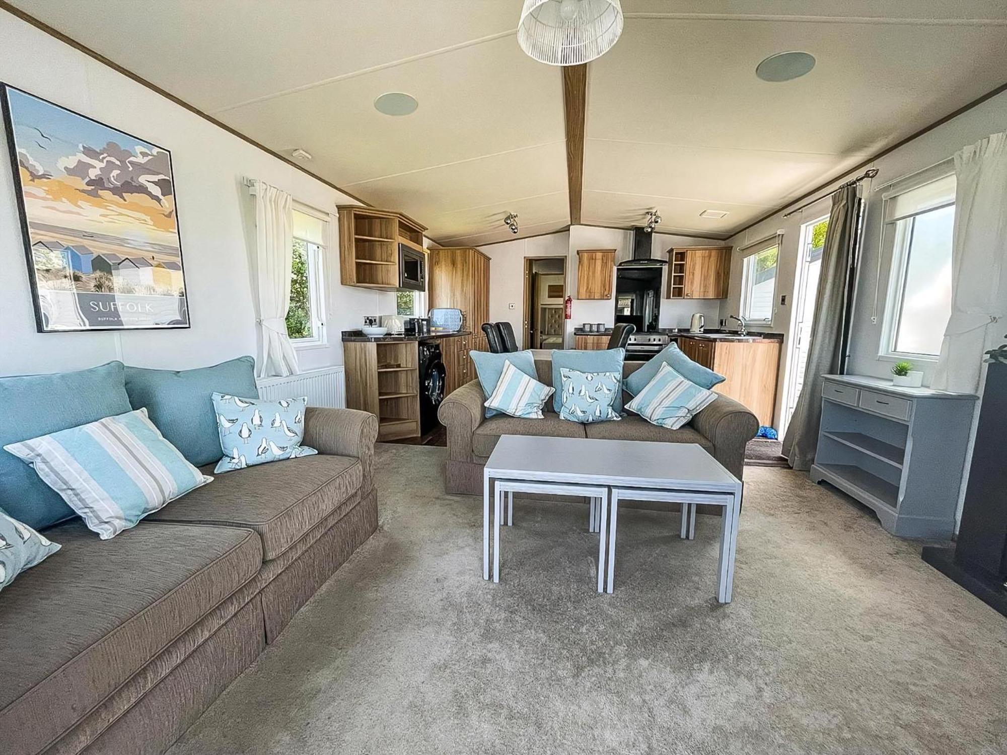 Beautiful Caravan With Decking At Carlton Meres Holiday Park, Suffolk Ref 60022M Saxmundham Exterior foto